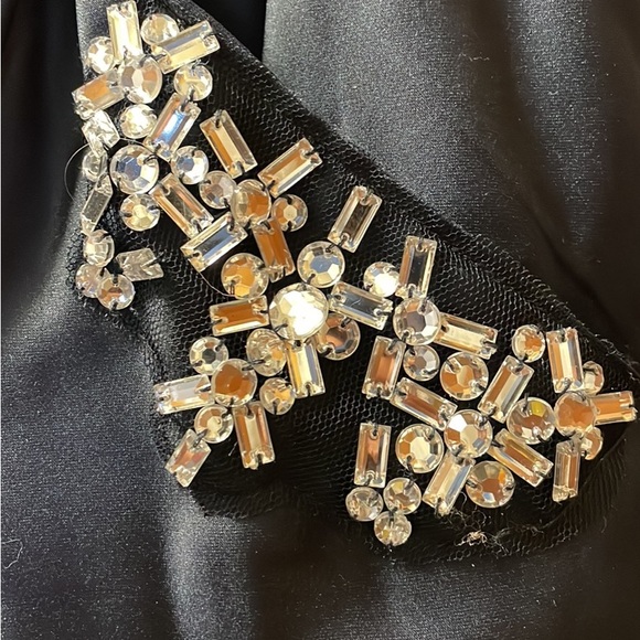 Women’s/Junior’s Formal Ballgown - Picture 6 of 6